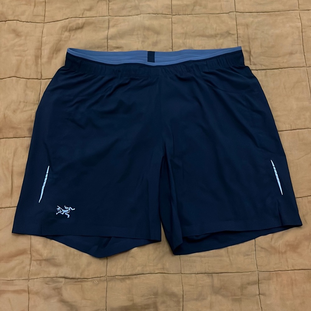 Arc’teryx Mens Running shorts size Medium. Black.
